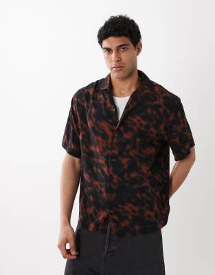 Kurzärmliges Oversize-Hemd in Schwarz und Rot mit Muster Schwarz M