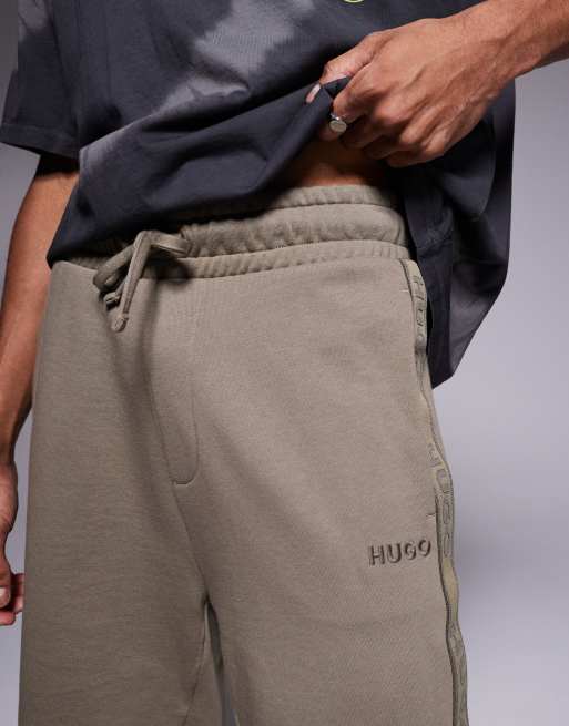 HUGO RED - Liam - Short confort avec bande à logo - Marron clair, 4 de 5