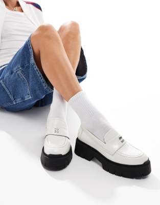 HUGO Red – Loafer aus Leder in Cremeweiß - view 1