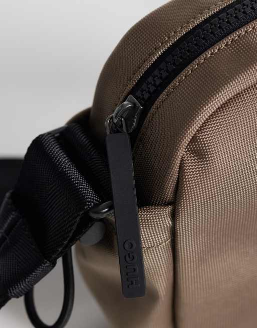 HUGO Red logo label across body bag in grey, 3 of 4