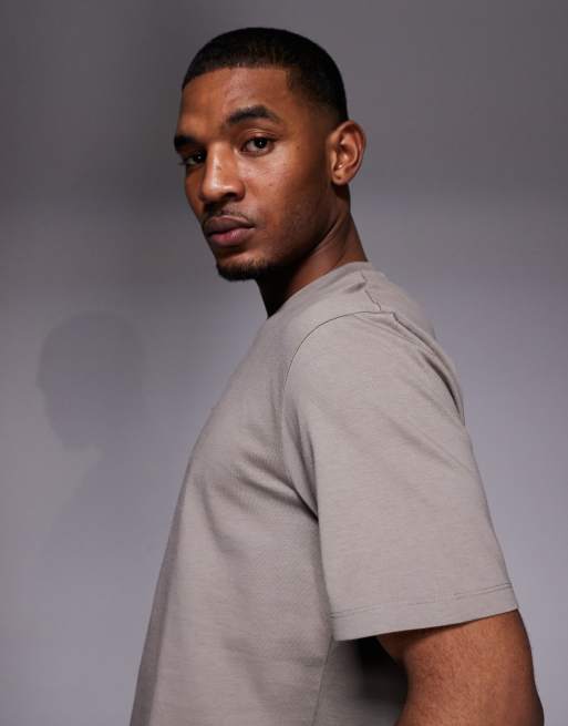 HUGO Red logo label t-shirt in brown, 4 of 5