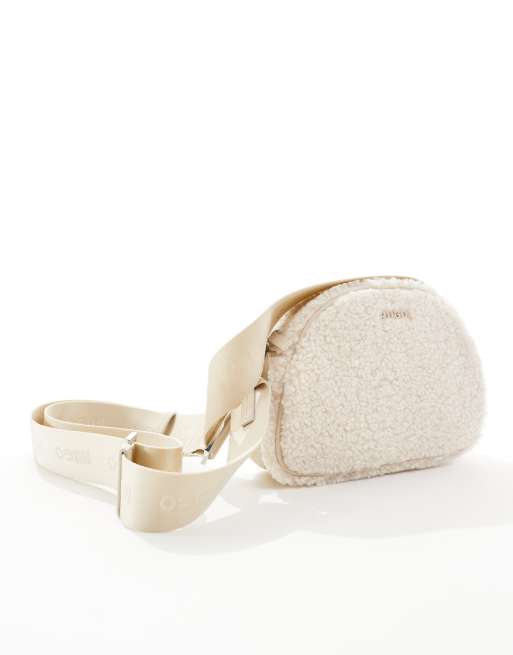 HUGO Red – Moon Bag zum Umhängen aus Teddyfell in Cremeweiß, 2 von 4