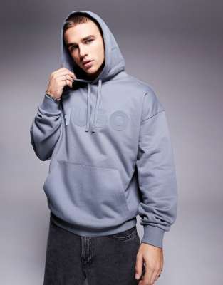 HUGO Red – Oversize-Kapuzenpullover in Grau mit großem Brust-Logo - view 1