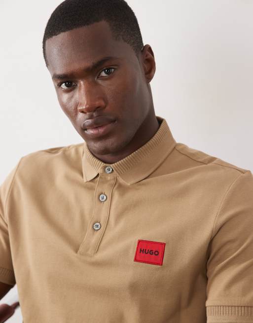 HUGO Red - Polo beis de corte slim con etiqueta roja del logo en el pecho, 1 de 5