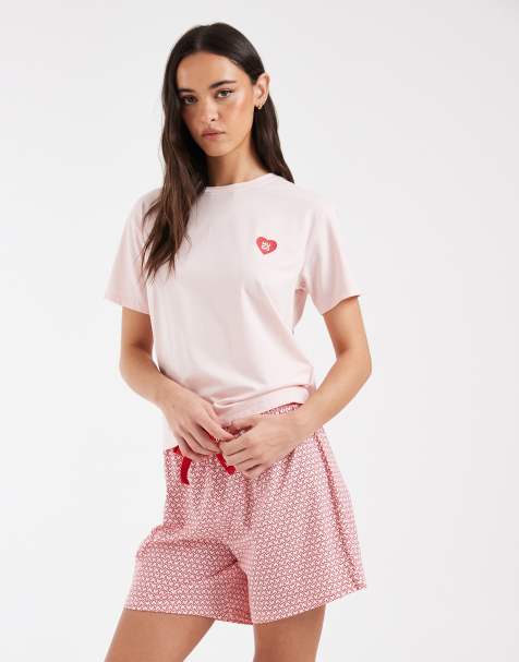 HUGO Red – Pyjama in Pastellrosa mit Herzmuster - view 1