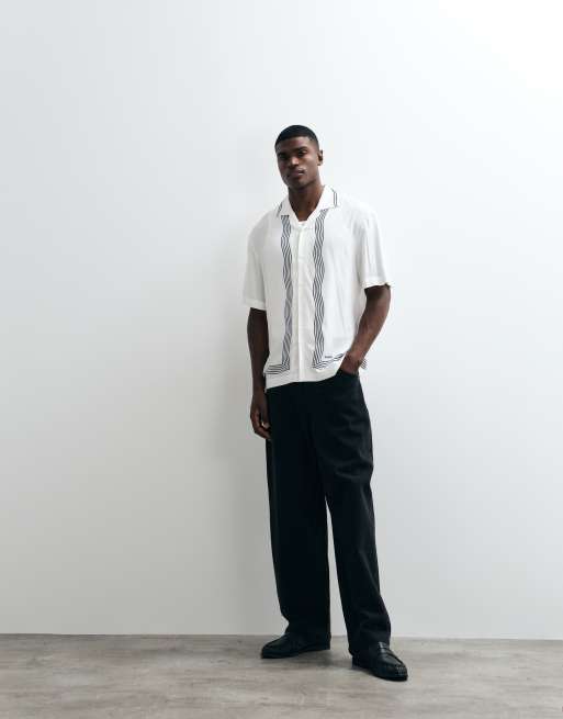 HUGO Red revere collar printed boarder shirt in white, 2 of 5