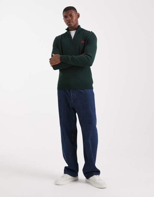 HUGO Red - San Quintus - Maglione verde scuro con zip corta ed etichetta del logo, 2 di 5