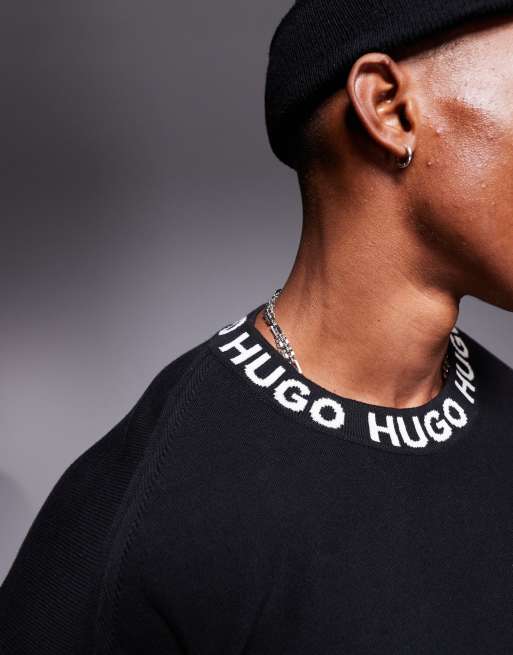 HUGO Red – Smarlo – Svart, ribbstickad tröja med logga runt halsen, 3 av 4