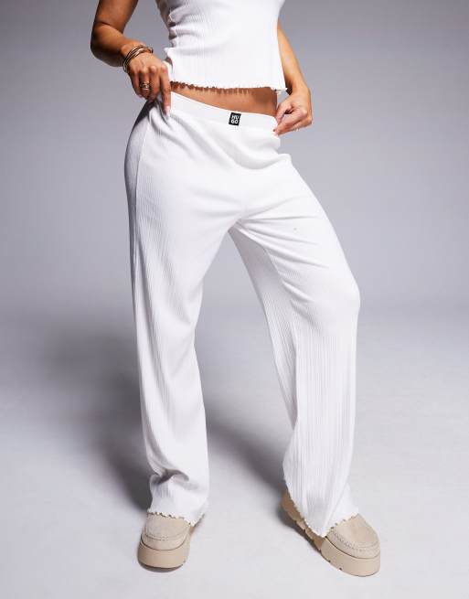 HUGO Red stacked logo lounge pants in beige (part of a set), 2 of 5