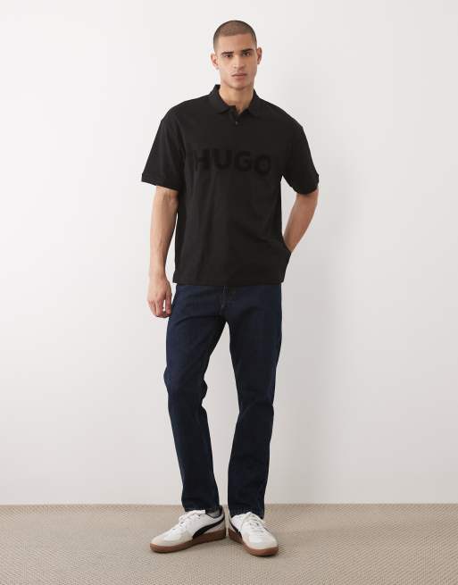 HUGO Red - T-shirt oversize nera con stampa del logo (colletto con bottoni), 2 di 5