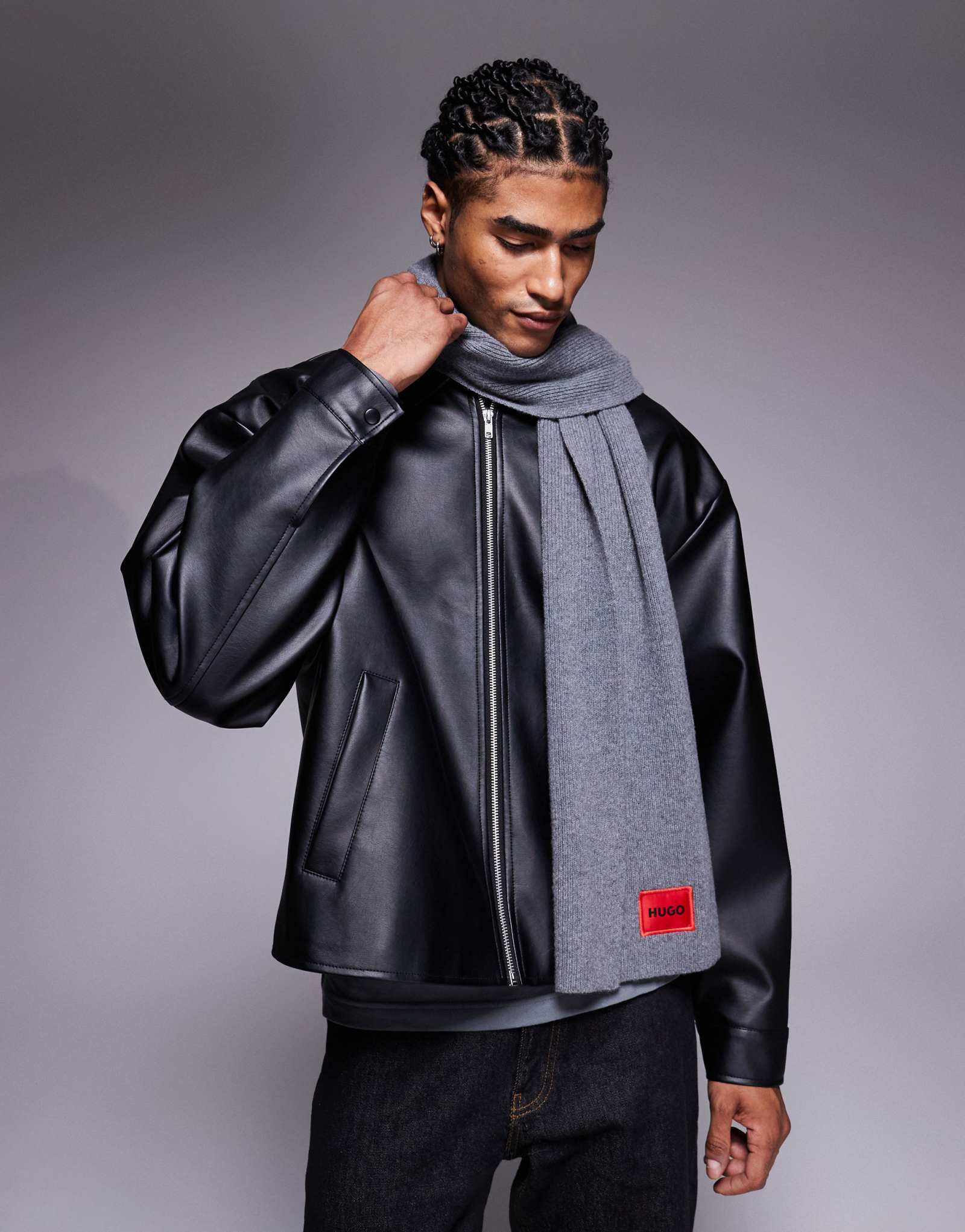 Вязаный шарф с логотипом бренда HUGO Red Zaff средне-серого цвета