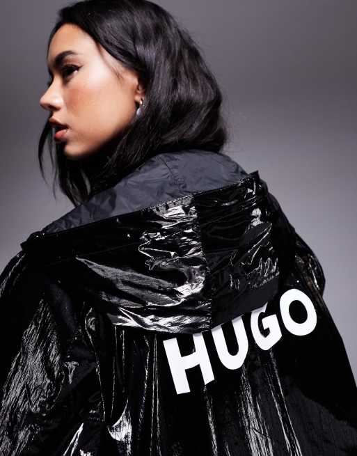 HUGO – Svartglansig, blå och lång jacka med logga baktill, 3 av 4