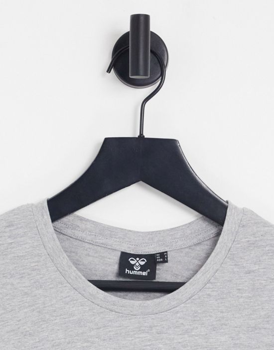https://images.asos-media.com/products/hummel-classic-logo-t-shirt-in-gray-melange/201456247-3?$n_550w$&wid=550&fit=constrain