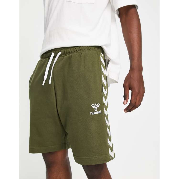 Overhale Modtager valse Hummel classic sweat shorts in olive | ASOS