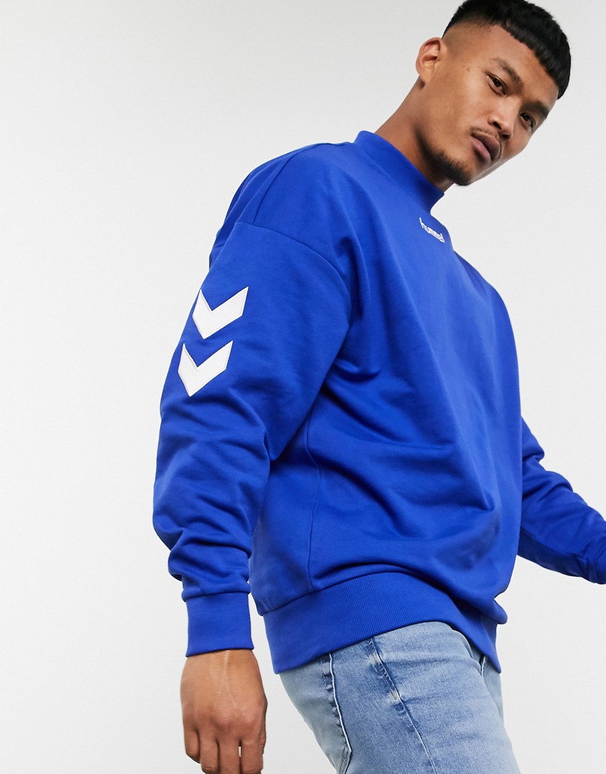Hummel – Hive – Blå sweatshirt med ledig passform och halvpolokrage