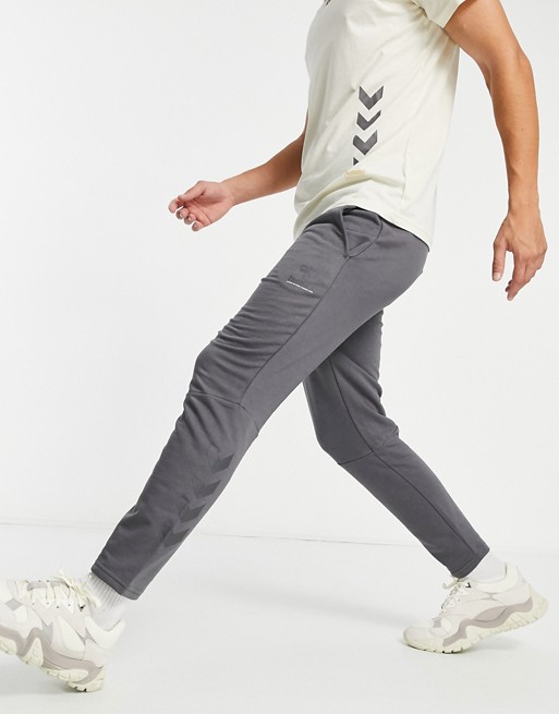 Hummel Isam tapered trousers in magnet