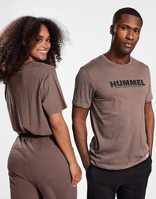 Hummel – Kurzärmliges Unisex-T-Shirt in Braun | ASOS