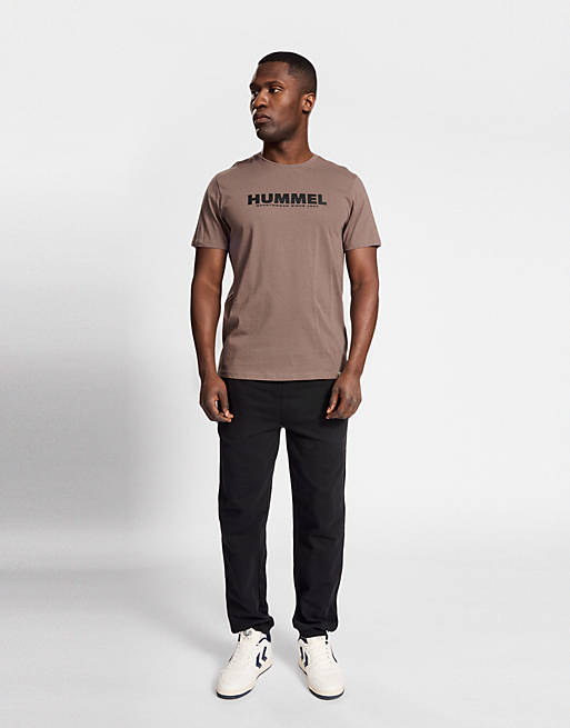 Hummel – Kurzärmliges Unisex-T-Shirt in Braun | ASOS