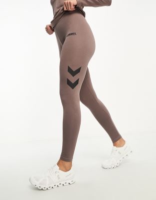 Hummel - Leggings in Taupe mit hoher Taille und tiefem Bund-Brown