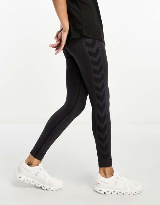 Hummel – Nahtlose Leggings in Schwarz mit geraffter Rückseite