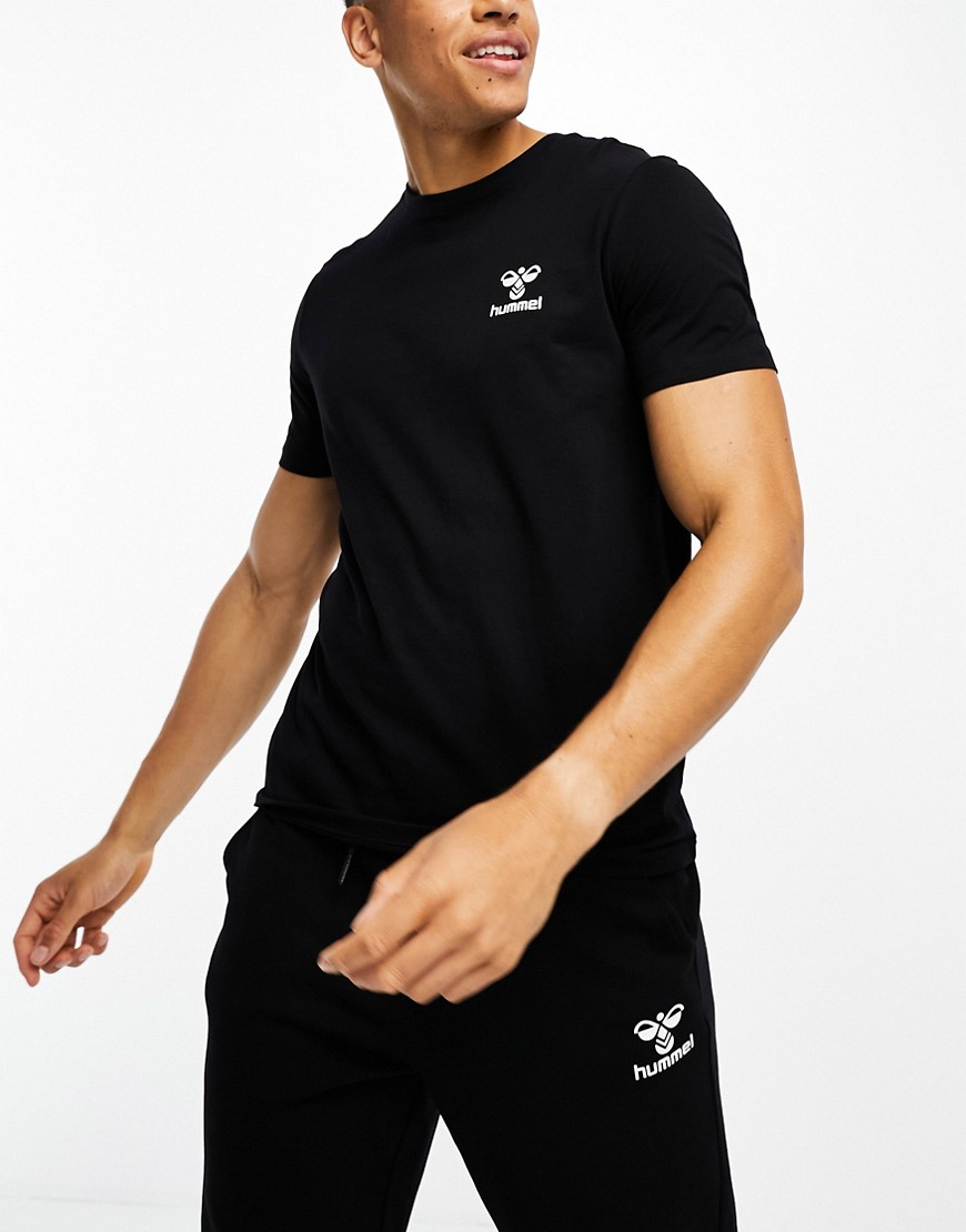 Hummel regular fit T-shirt with logo in black