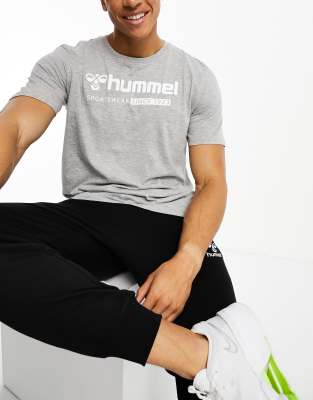 Hummel regular fit T-shirt with oversized logo in gray