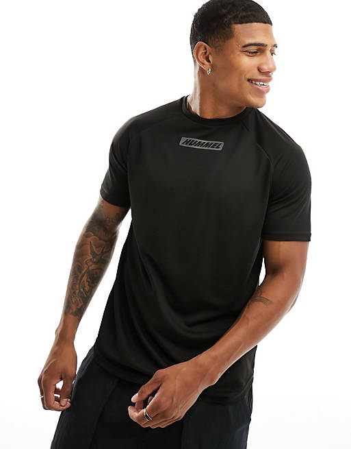 Hummel – Sport-T-Shirt aus Netzstoff in Schwarz | ASOS