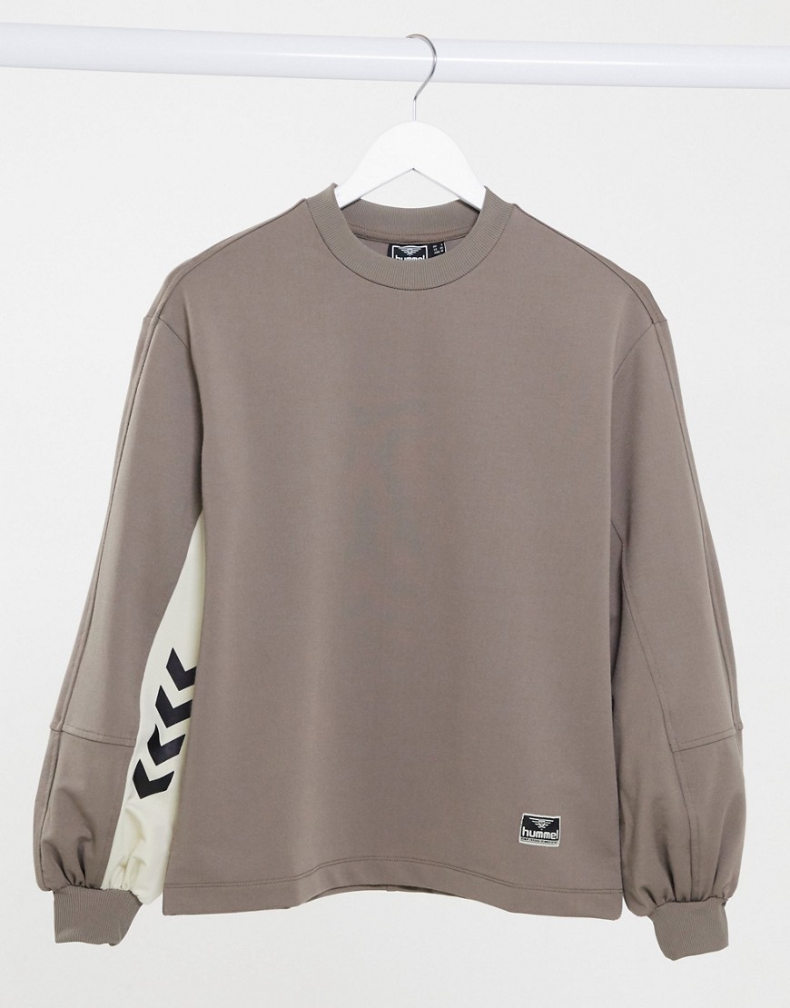 Hummel - Sweatshirt met logo en aangerimpelde mouwen in bruin