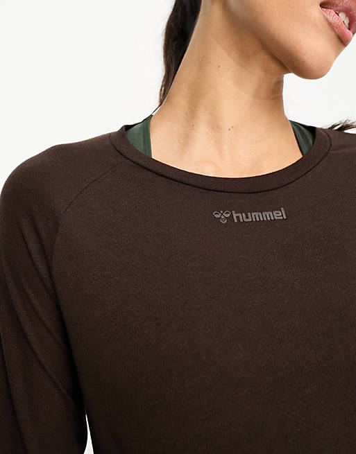 Hummel – T-Shirt aus Netzstoff in Braun mit Raglanärmel | ASOS