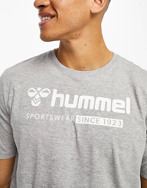 Hummel – T-Shirt in Grau mit übergroßem Logo und normalem Schnitt | ASOS