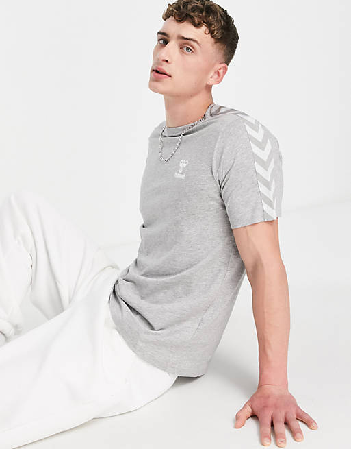 hummel – T-Shirt mit klassischen Winkeln in Grau | ASOS