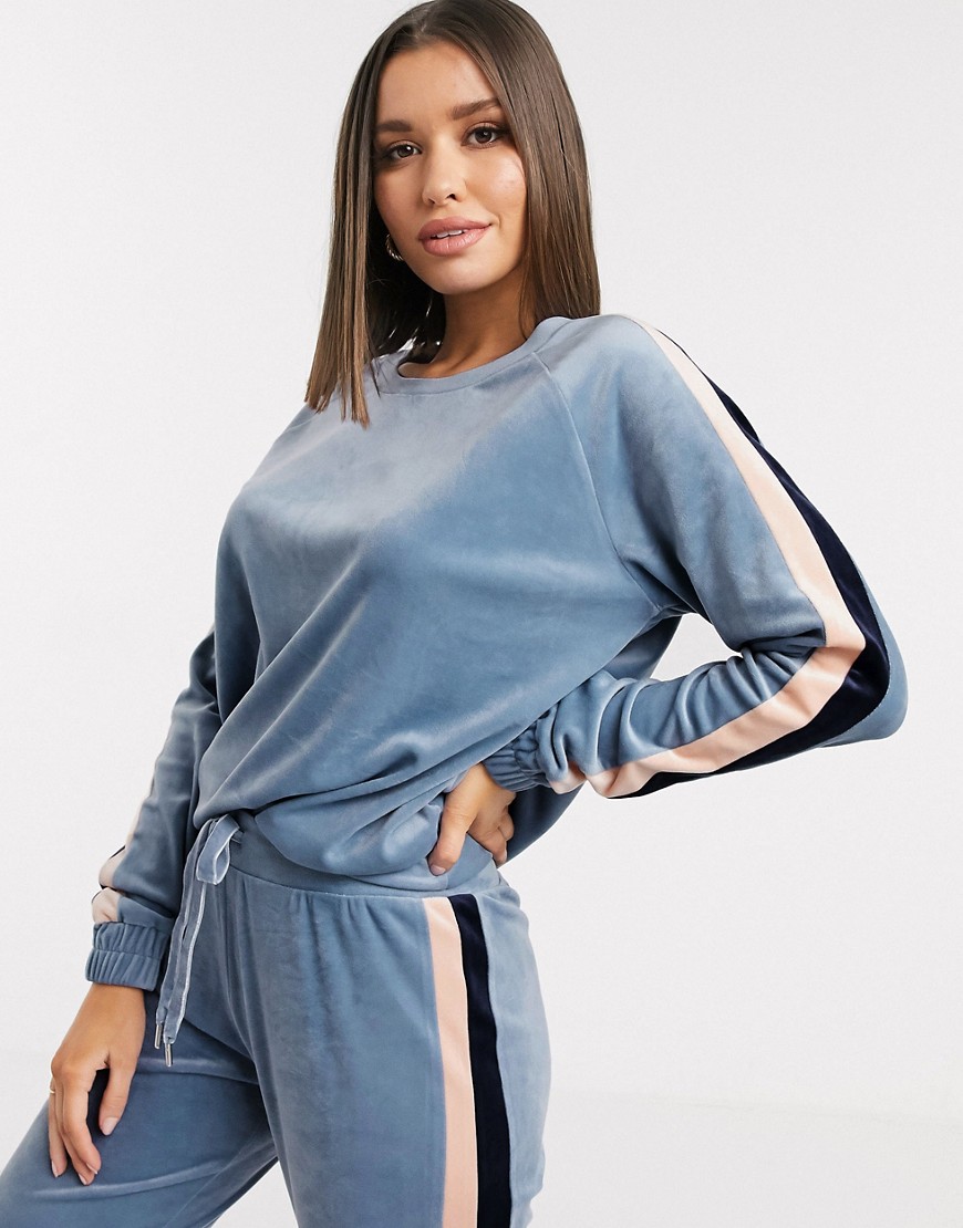 Hunkemöller – Blå tröja i velour med ränder på sidan