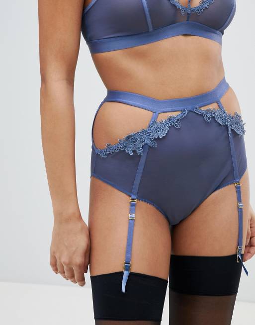 Hunkemöller – Camila Guipure – Set med trekantsbralette och trosor med strumpebandshållare, 3 av 3
