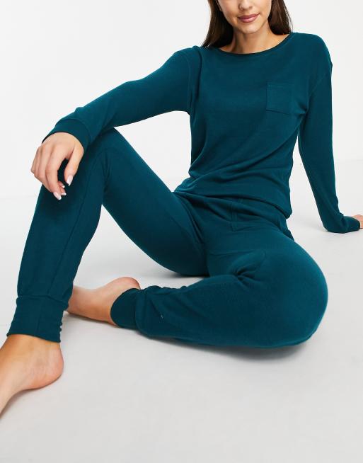 Hunkemoller - Completo da casa con top a maniche lunghe e joggers in piqué spazzolato verde