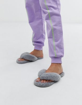 fur thong slippers