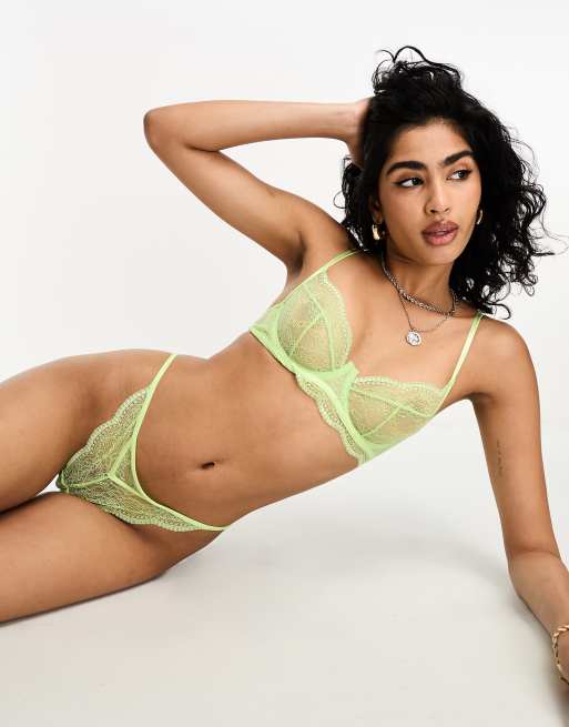 Hunkemöller – Isabelle – Grön stringtrosa i spets med hög benskärning