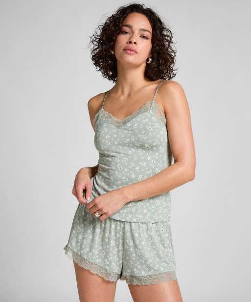 Hunkemöller – Jersey-Pyjama in Grün mit Spitze