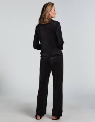 Hunkemöller - Langärmlige Jacke aus Velours in Schwarz