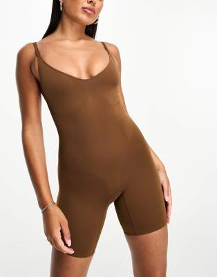 Hunkemöller - Nahtloser Body in Braun mit Miederhose für schlankere Oberschenkel und mittelstarker Formfunktion-Brown