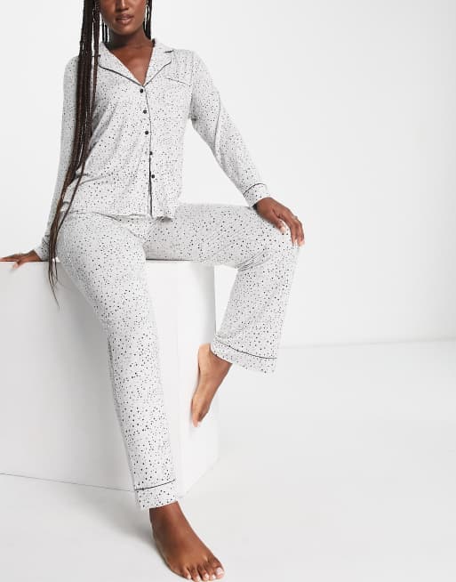 Hunkemoller – Piżama ze spodniami i topem z kołnierzykiem kubańskim we wzór w groszki