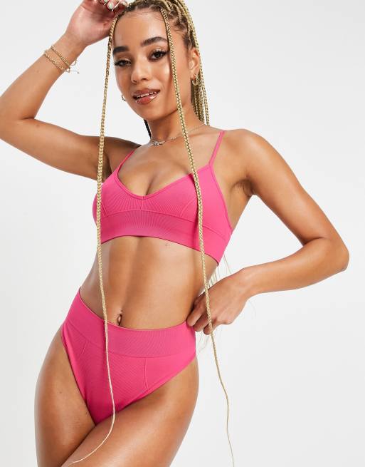 Hunkemöller - P.O.P. - Naadloze bralette met lage ronde hals en uitsnijding in felroze