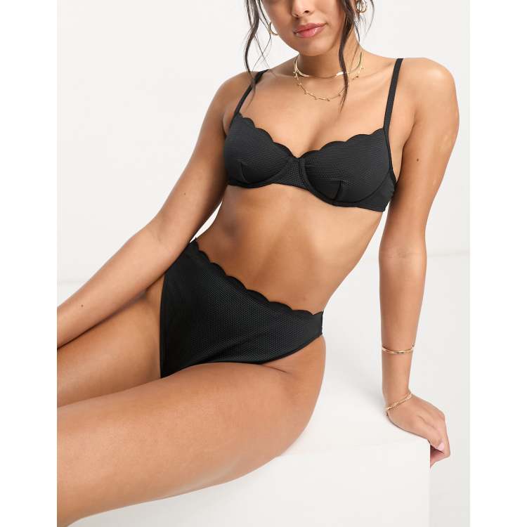 Scallop padded underwired bikini-top for €34.99 - Perfect Plunge -  Hunkemöller