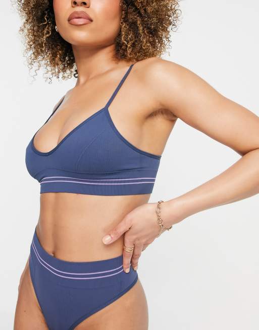 Hunkemoller - Sømløs longline-trekantsbralette i marineblå