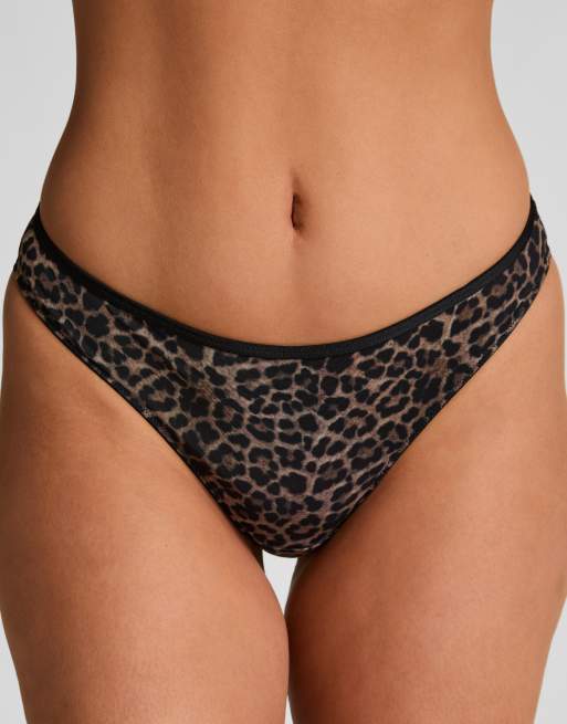Hunkemoller - Tara - Hoogopgesneden string met luipaardprint in zwart