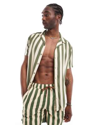 Hunky Trunks beach shirt co ord in khaki and cream stripe-Green φωτογραφία