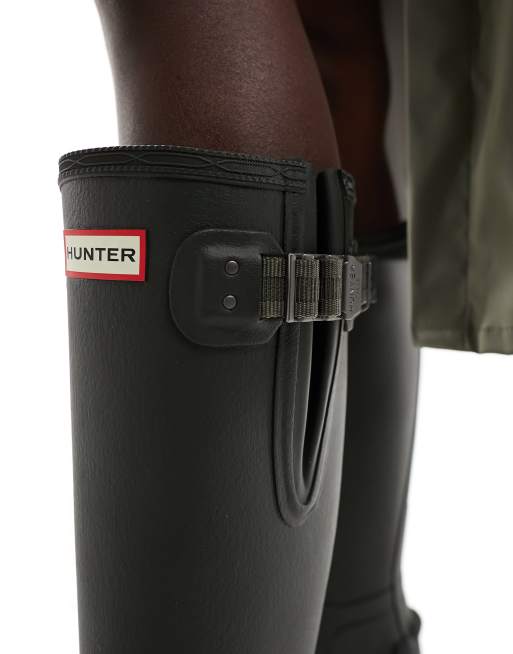 Hunter Balmoral adjustable wellington boot in dark green, 2 of 4