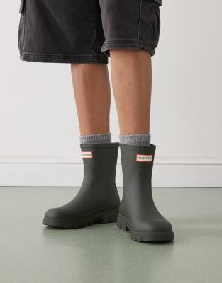 Hunter - Downpour - Gummistiefel in dunklem Olivgrün mit kurzem Schaft