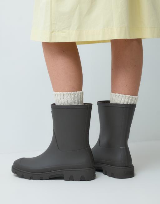 Hunter Downpour short wellington boot in chocolate brown, 3 of 4