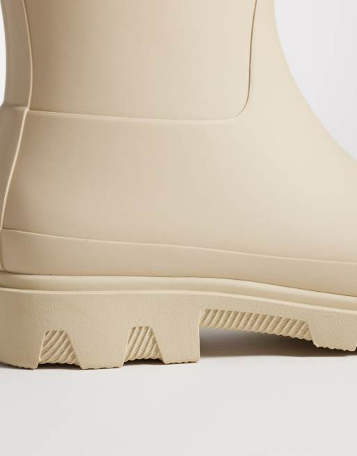 Hunter Downpour tall wellington boot in beige, 4 of 4
