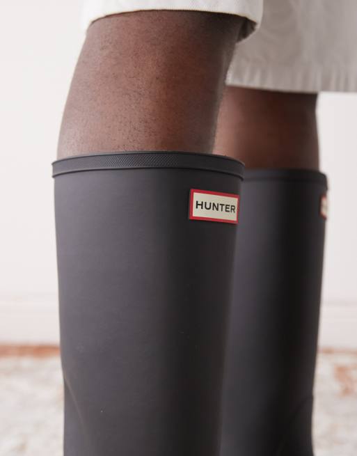 Hunter Downpour tall wellington boots in black, 3 of 4